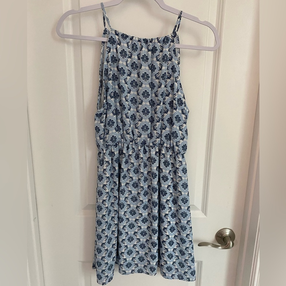 Blue patterned short dress. Cinched waist. Loose fit, adjustable straps. Size S